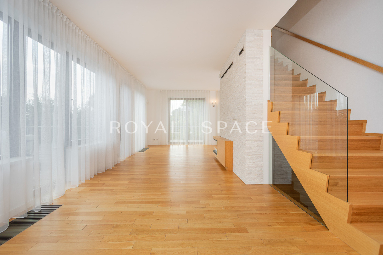 Przestronny dom z pięknym ogrodem w Przegorzałach!