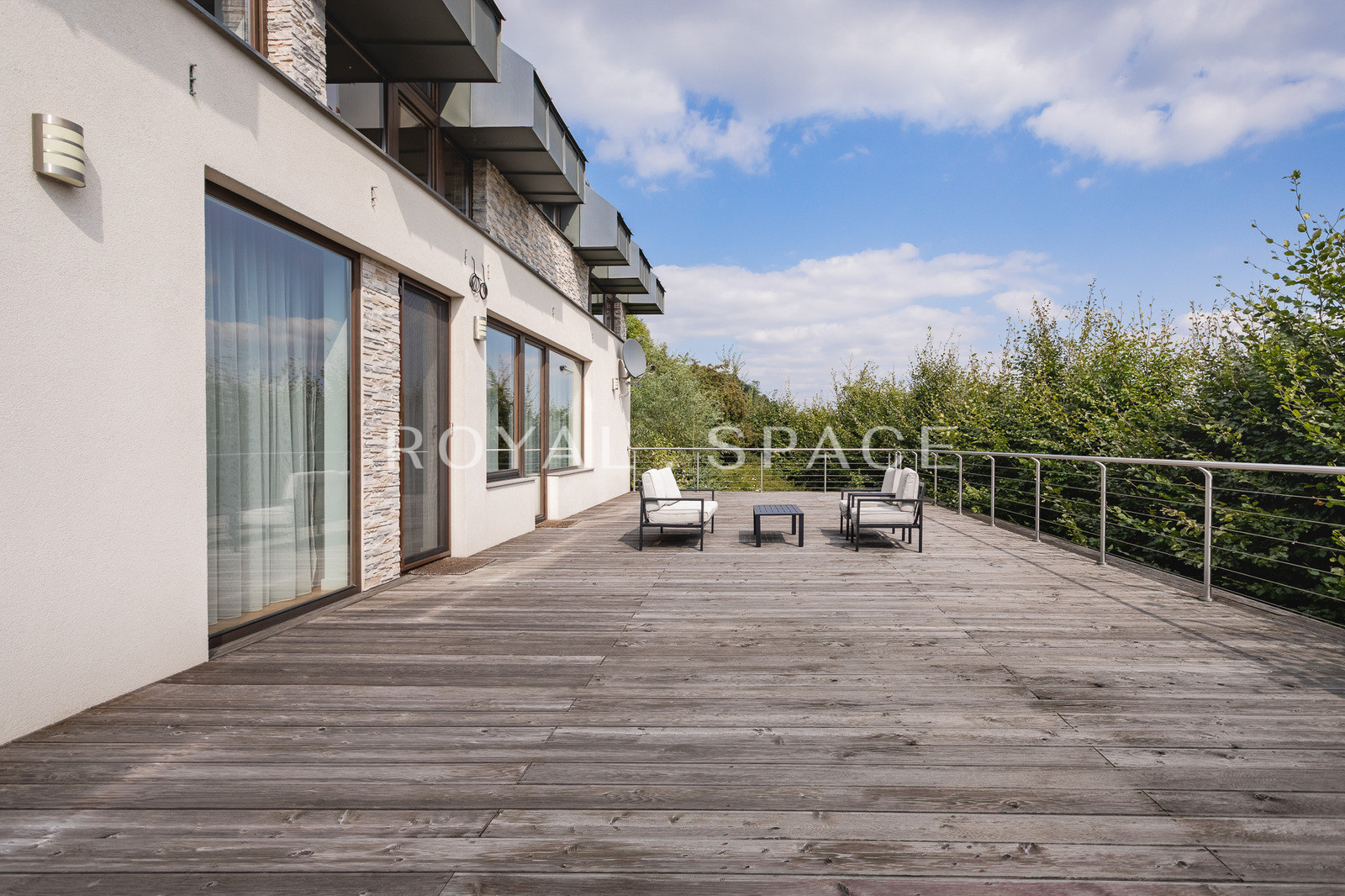 Przestronny dom z pięknym ogrodem w Przegorzałach!