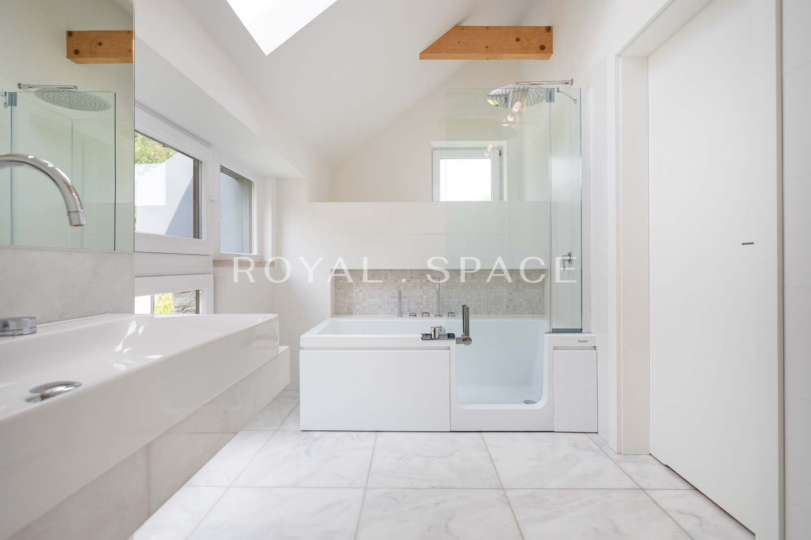 Przestronny dom z pięknym ogrodem w Przegorzałach!