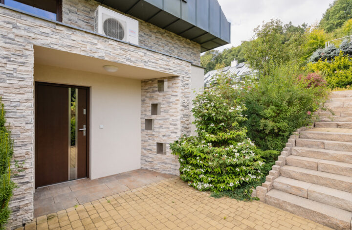 Przestronny dom z pięknym ogrodem w Przegorzałach!