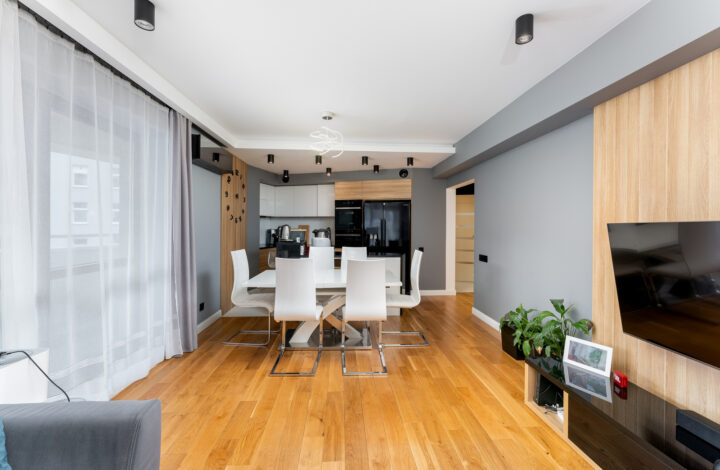 Przestronny apartament z garderobą i balkonem!