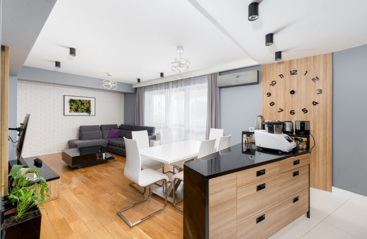 Spacious apartment with walk-in closet & balcony!