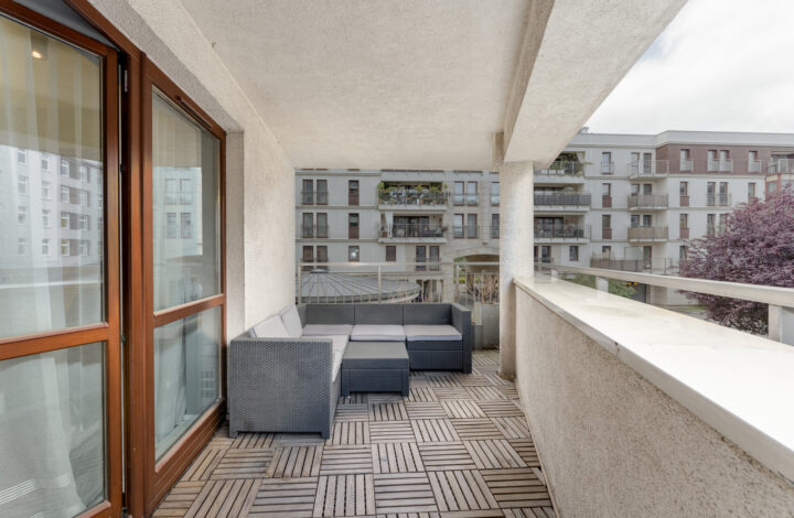 Spacious apartment with walk-in closet & balcony!