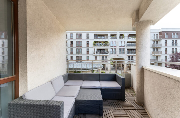 Spacious apartment with walk-in closet & balcony!