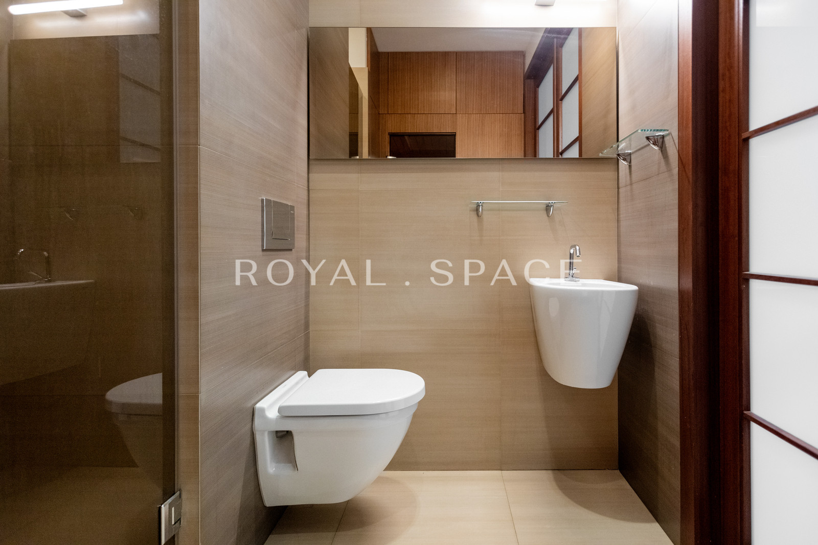 Penthouse tarasem na dachu w kamienicy z windą