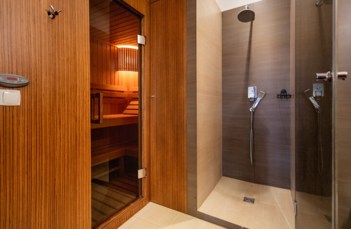 Penthouse tarasem na dachu w kamienicy z windą