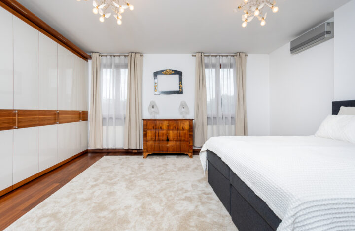 Penthouse tarasem na dachu w kamienicy z windą