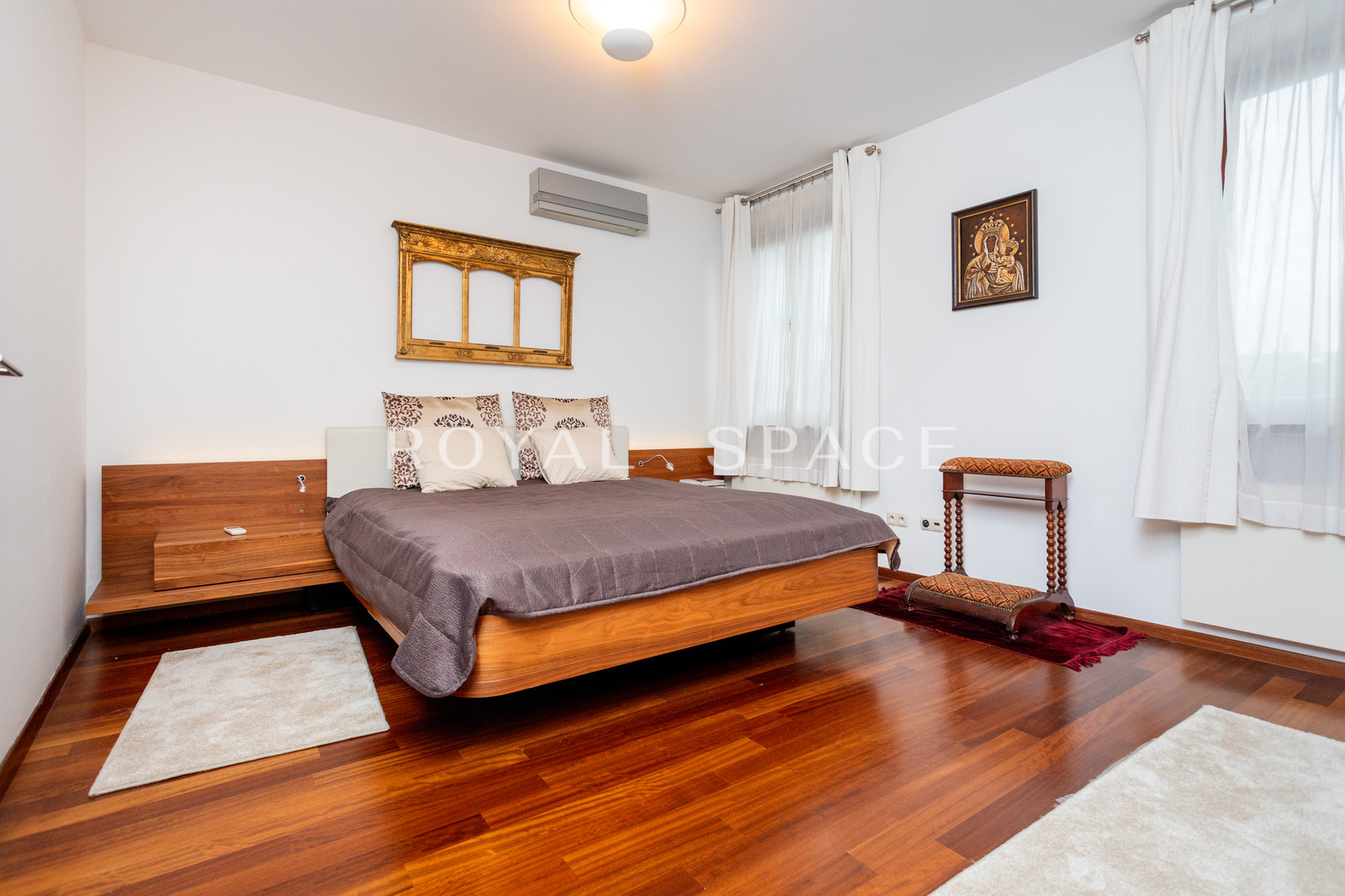 Penthouse tarasem na dachu w kamienicy z windą