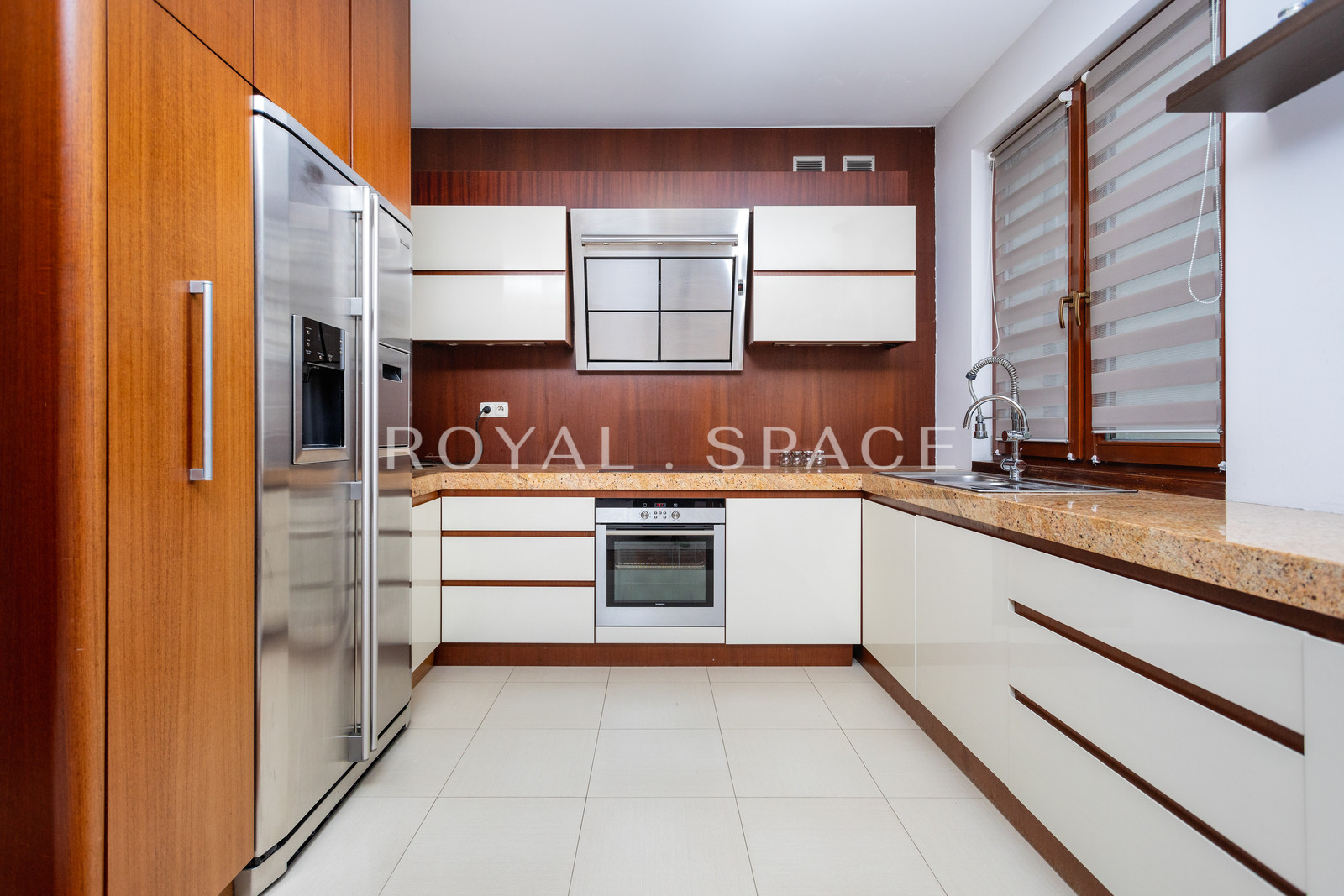 Penthouse tarasem na dachu w kamienicy z windą