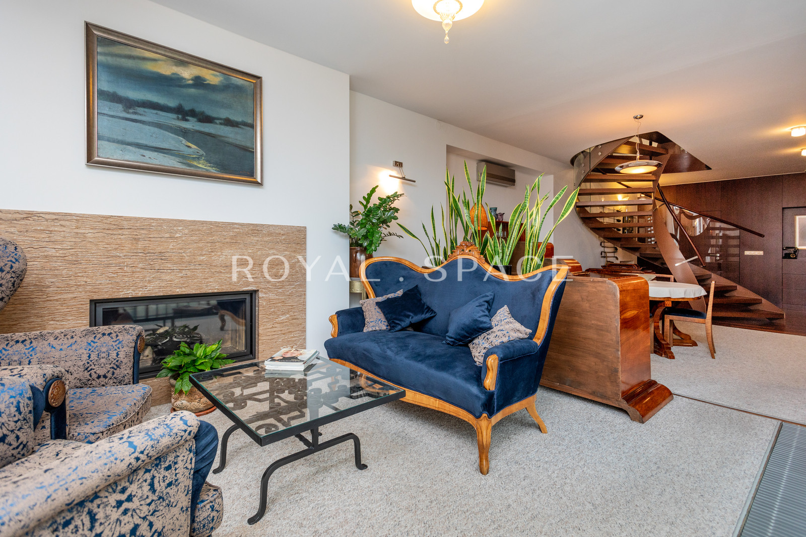 Penthouse tarasem na dachu w kamienicy z windą