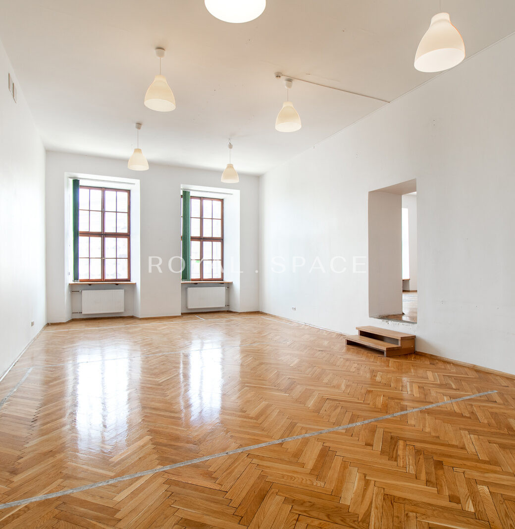 Spacious office space on Main Market Square!