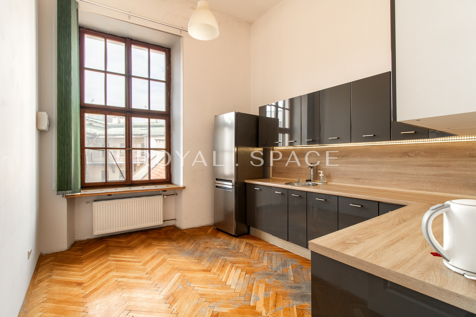 Spacious office space on Main Market Square!