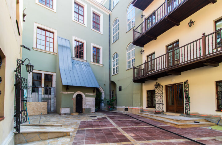 Spacious office space on Main Market Square!