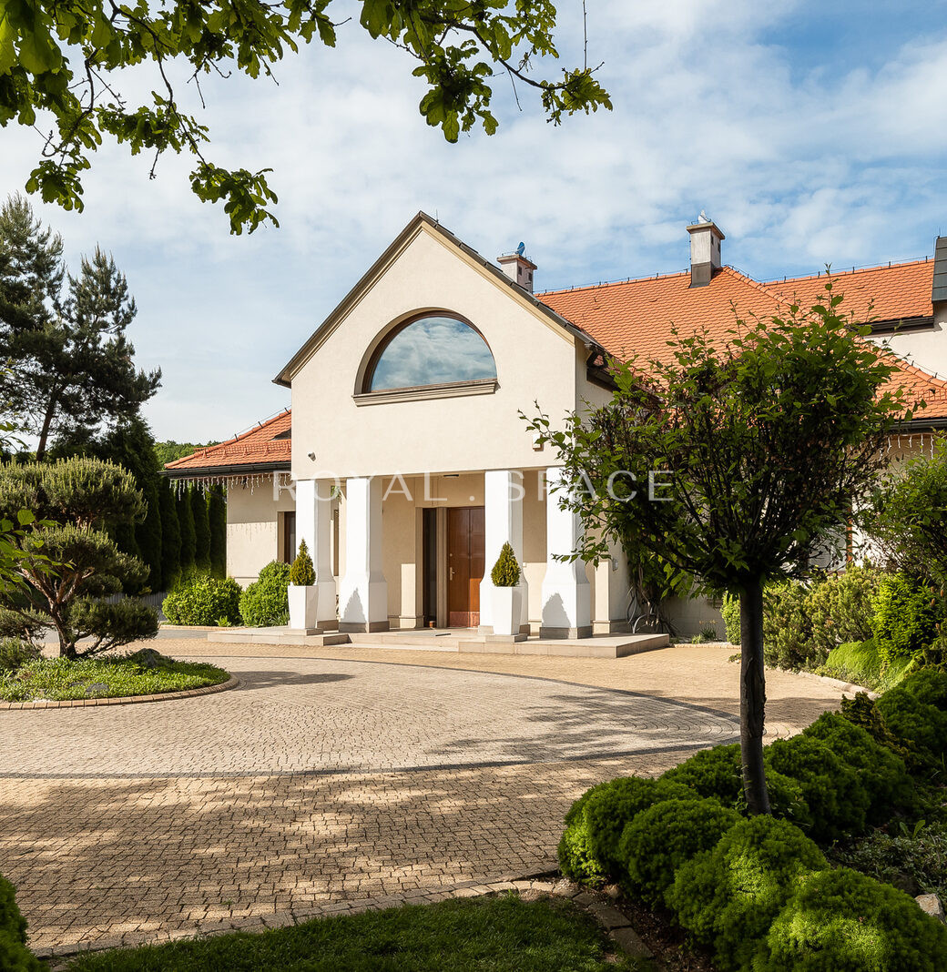 Унікальна резиденція з басейном на півночі Кракова!