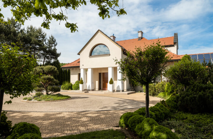 Unique residence with swimming pool in the north!