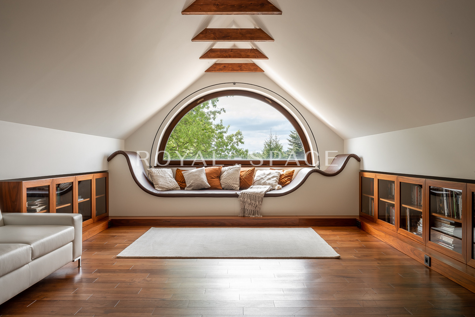 Унікальна резиденція з басейном на півночі Кракова!