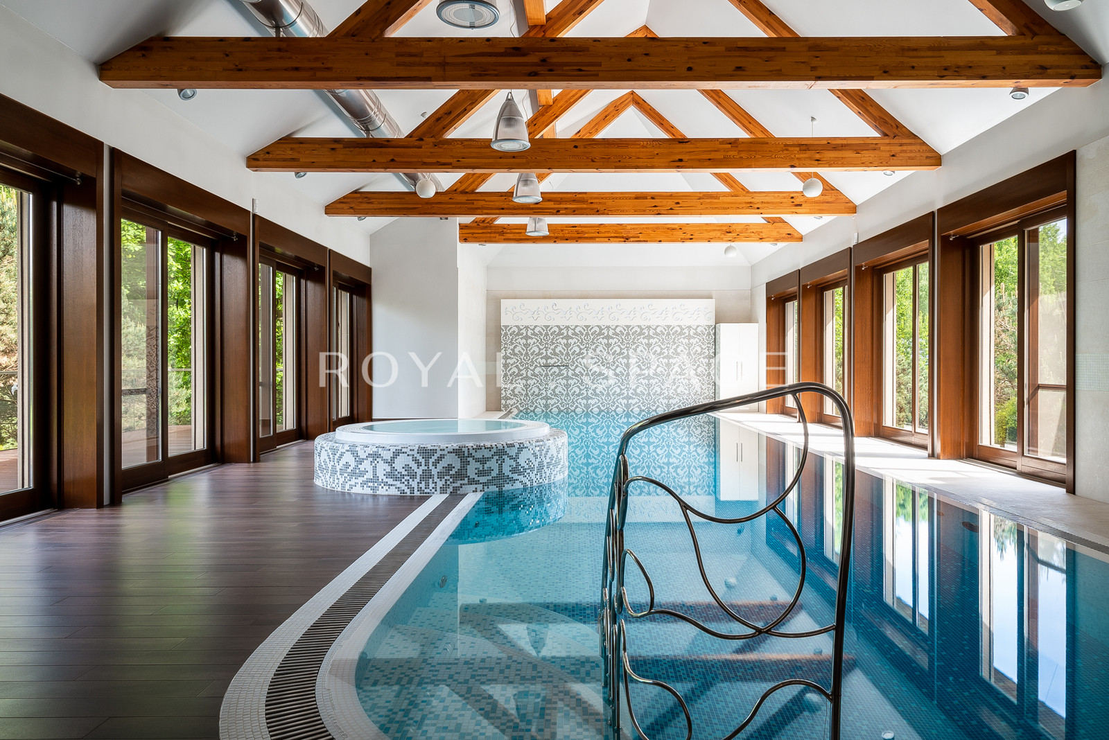 Унікальна резиденція з басейном на півночі Кракова!