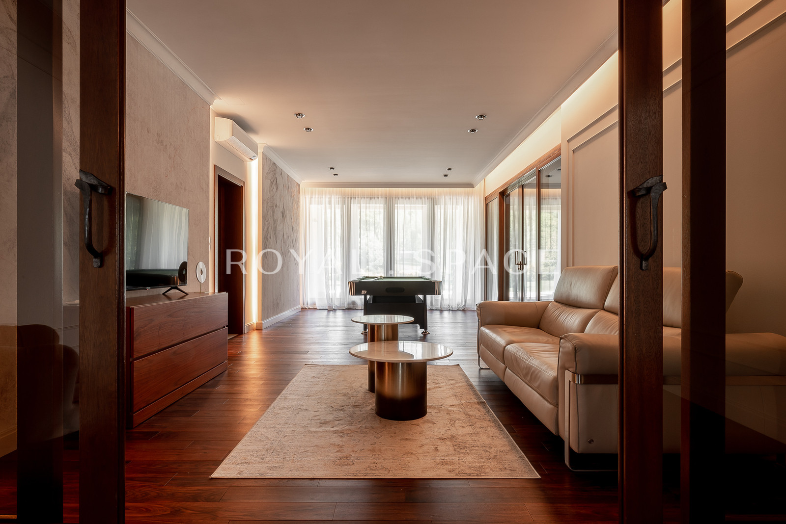 Унікальна резиденція з басейном на півночі Кракова!