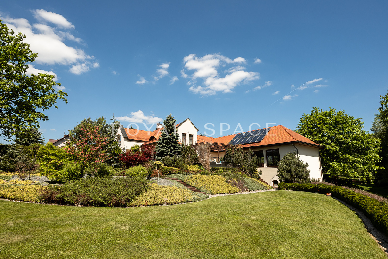 Унікальна резиденція з басейном на півночі Кракова!