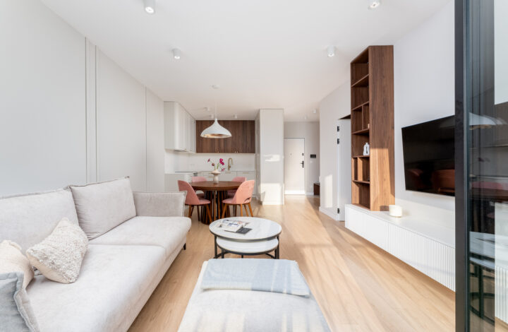 Comfortable apartment with balcony and parking!