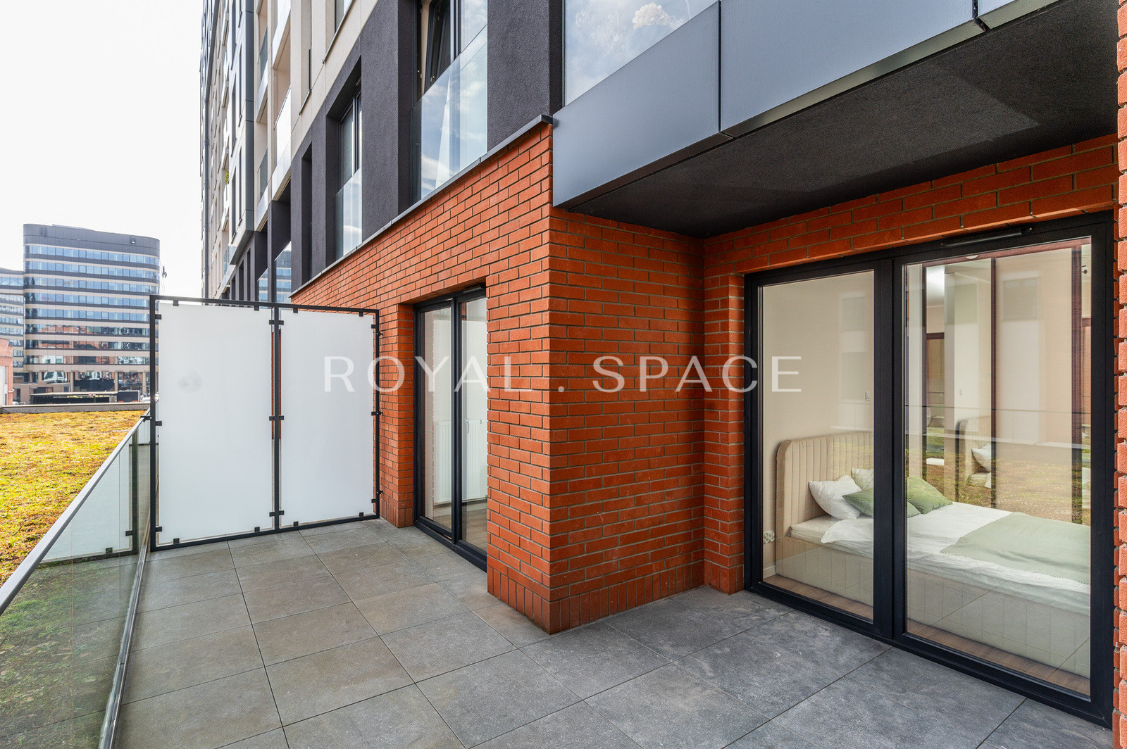 Апартамент з терасою в інвестиції Fabryczna City