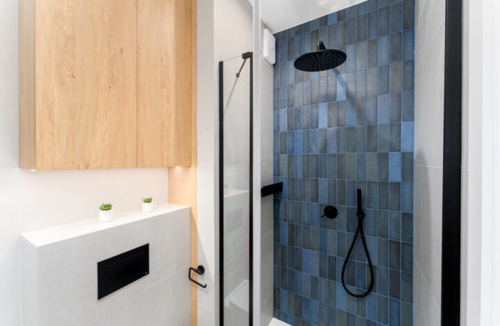 Apartment with Balcony Next to M1