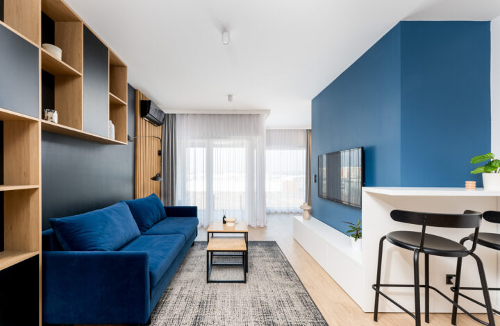 Apartment with Balcony Next to M1