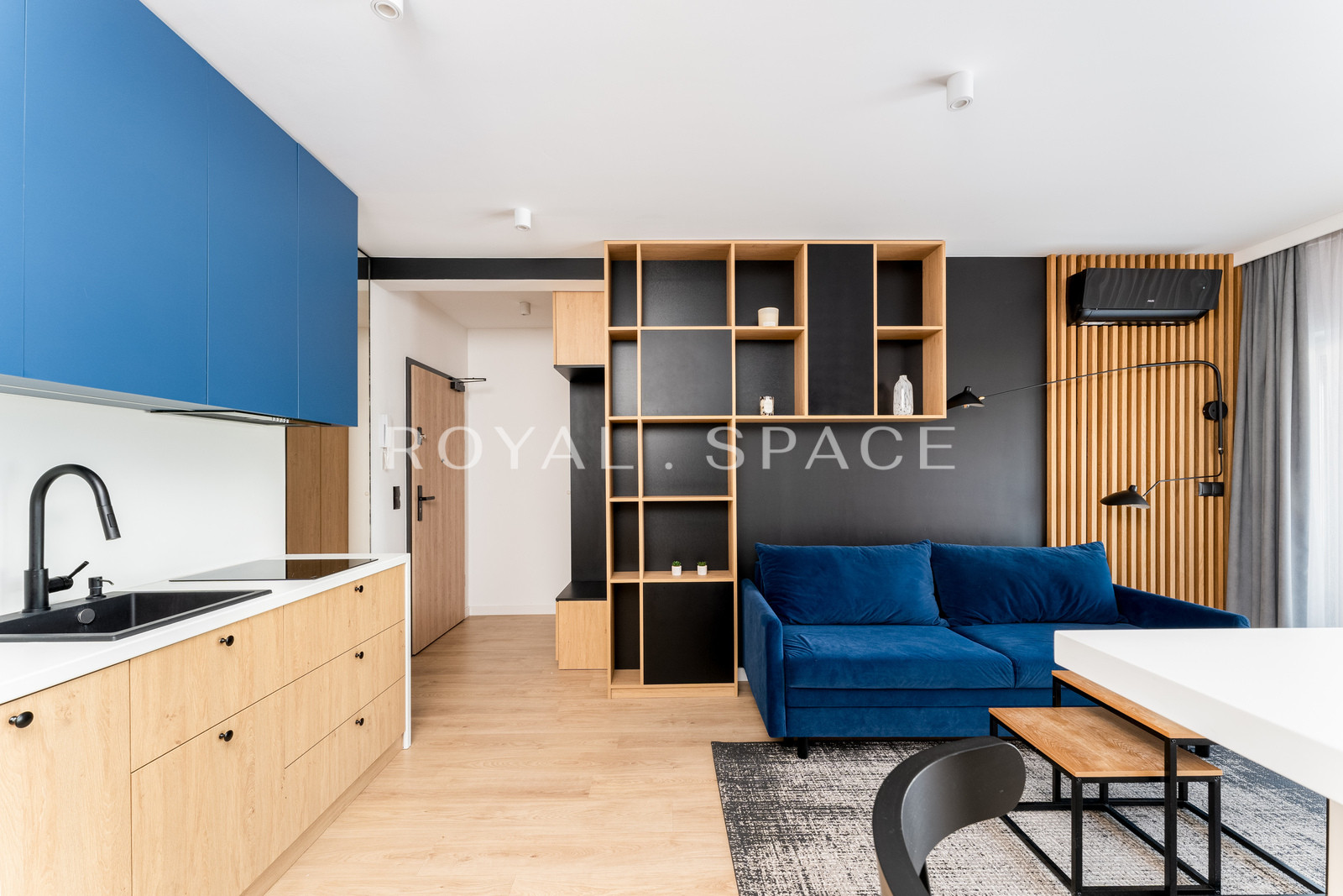 Apartment with Balcony Next to M1