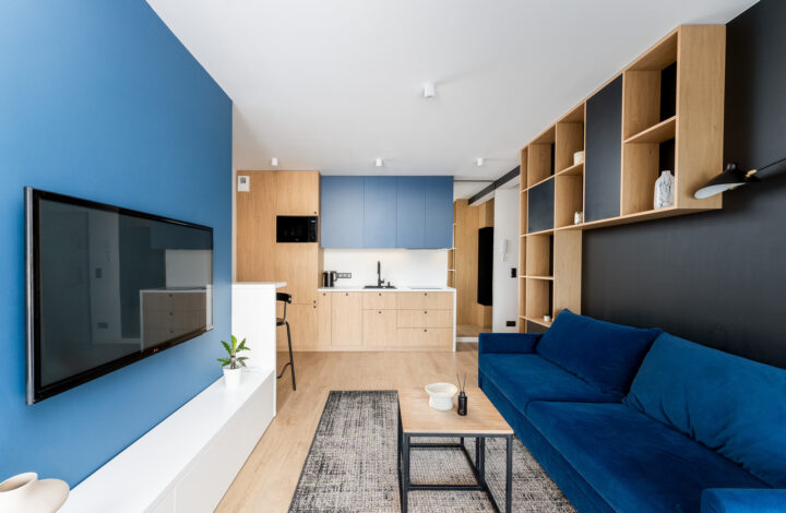 Apartment with Balcony Next to M1