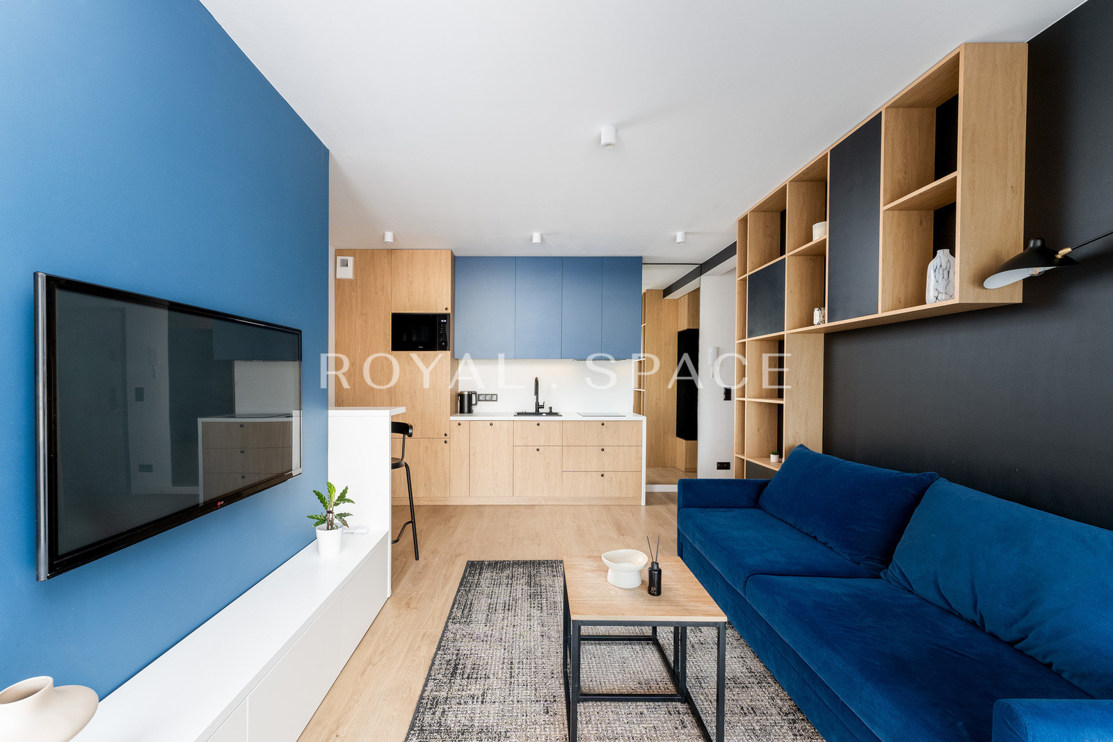 Apartment with Balcony Next to M1