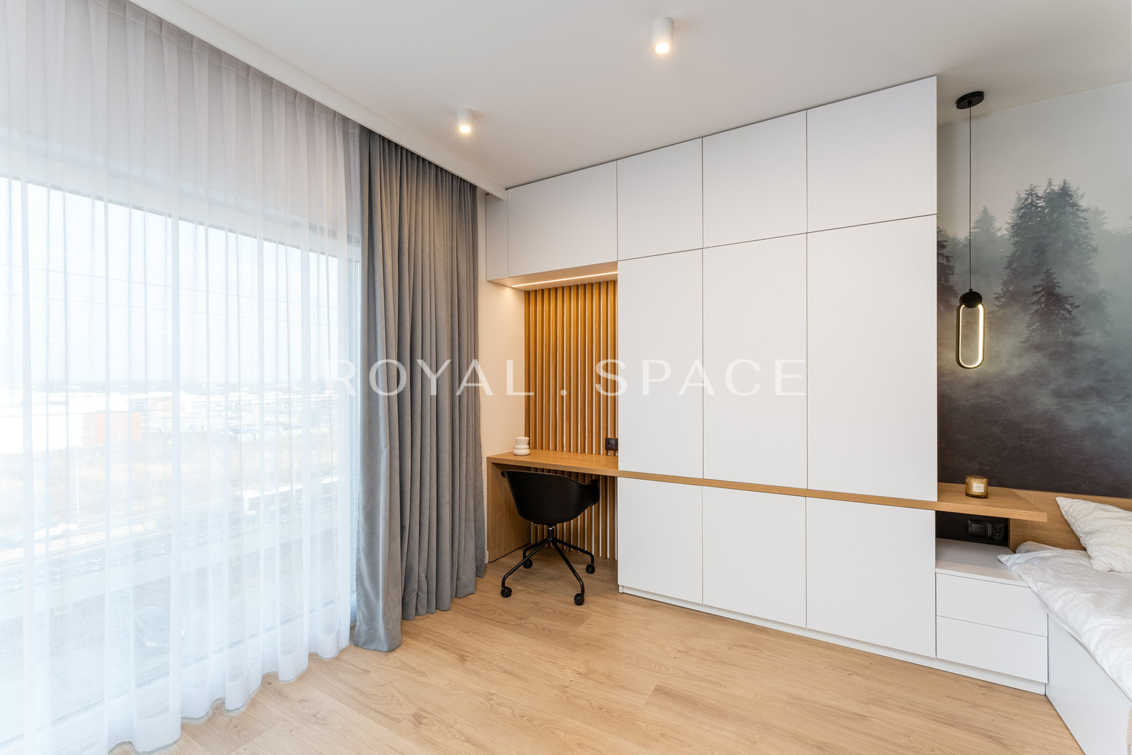 Apartment with Balcony Next to M1