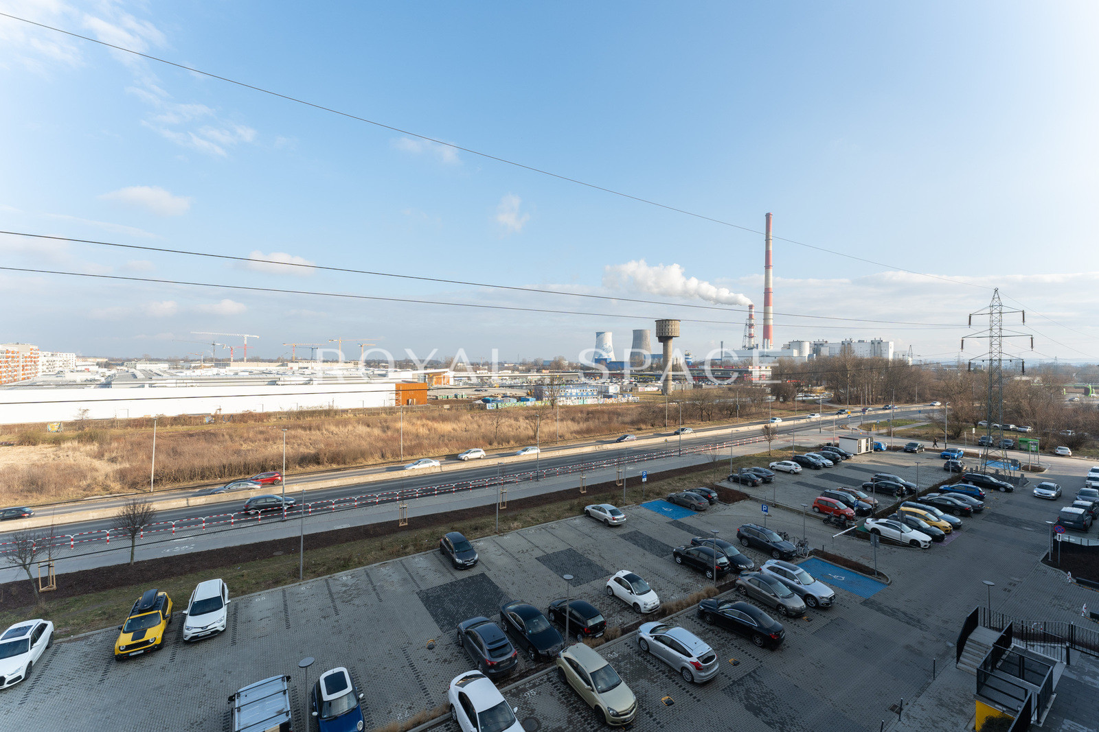 Apartment with Balcony Next to M1