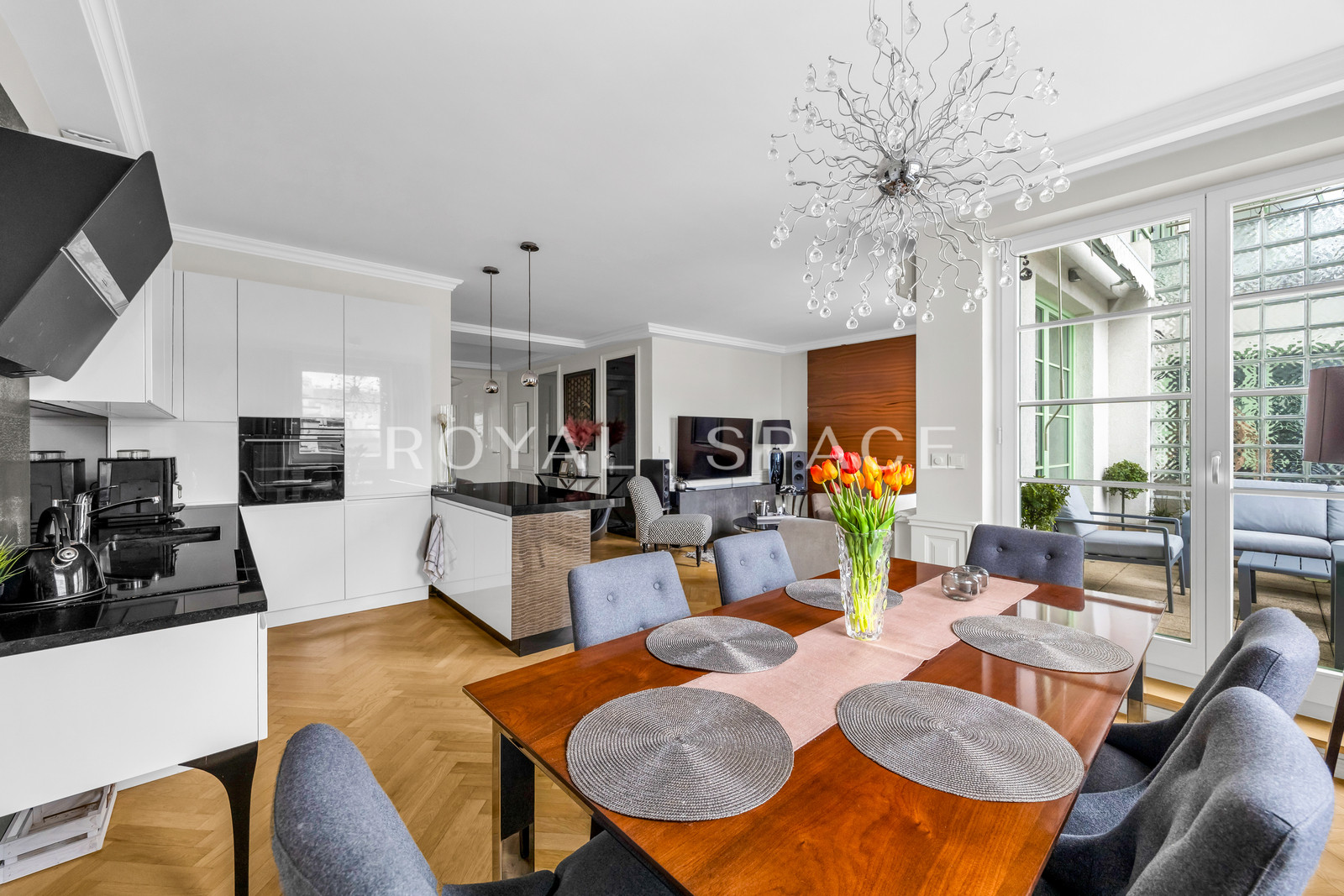 Prestiżowa lokalizacja i basen/sauna w budynku