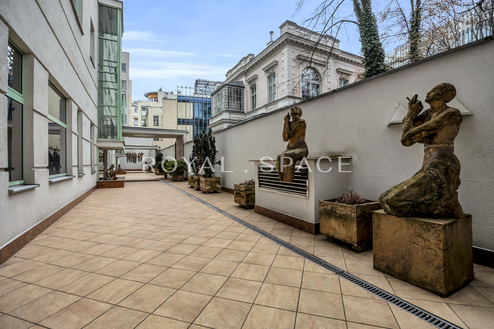 Prestiżowa lokalizacja i basen/sauna w budynku