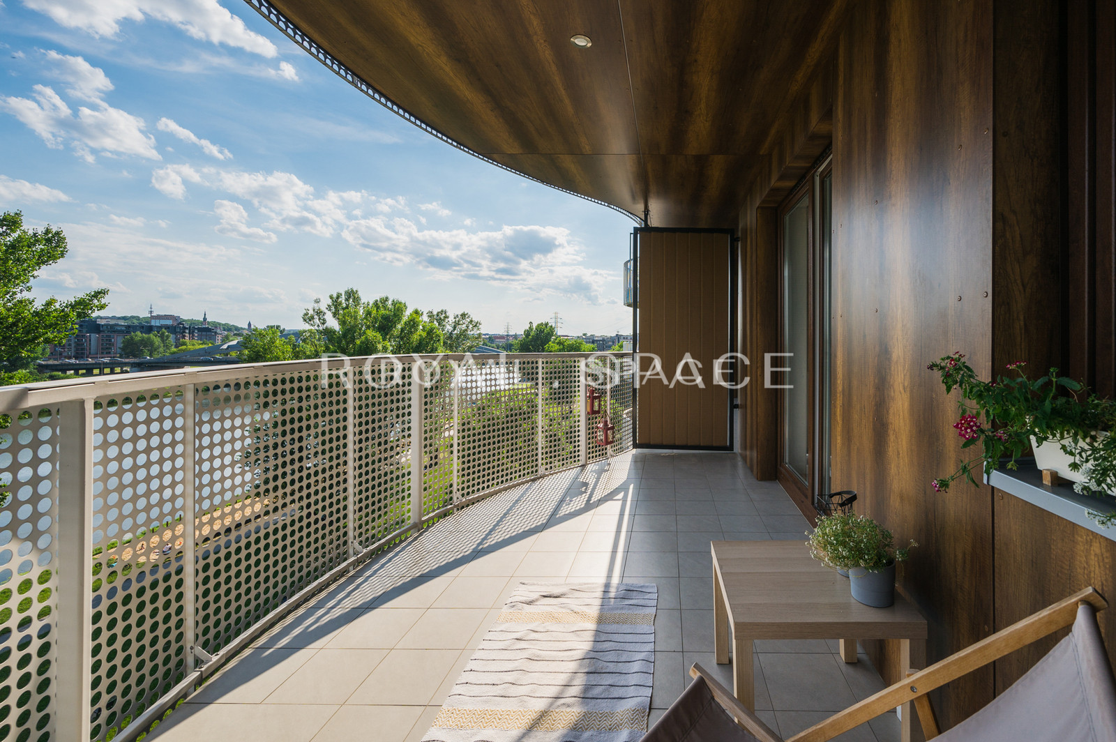 Studio with a large terrace and a view