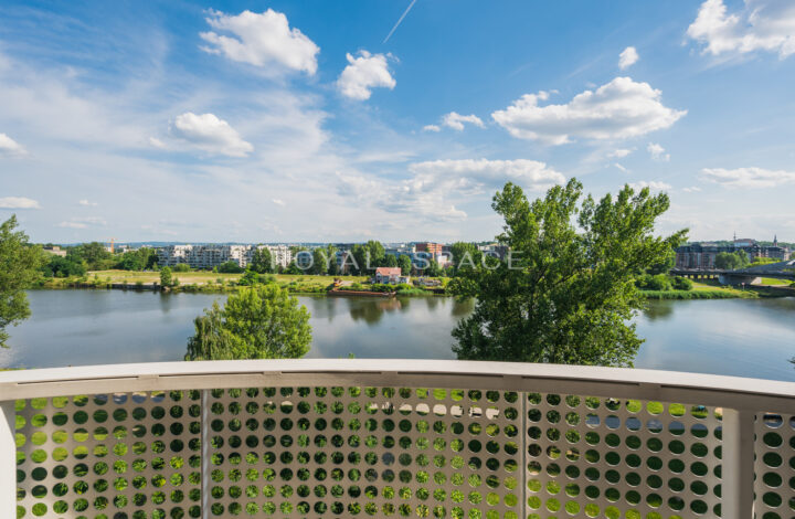 Studio with a large terrace and a view