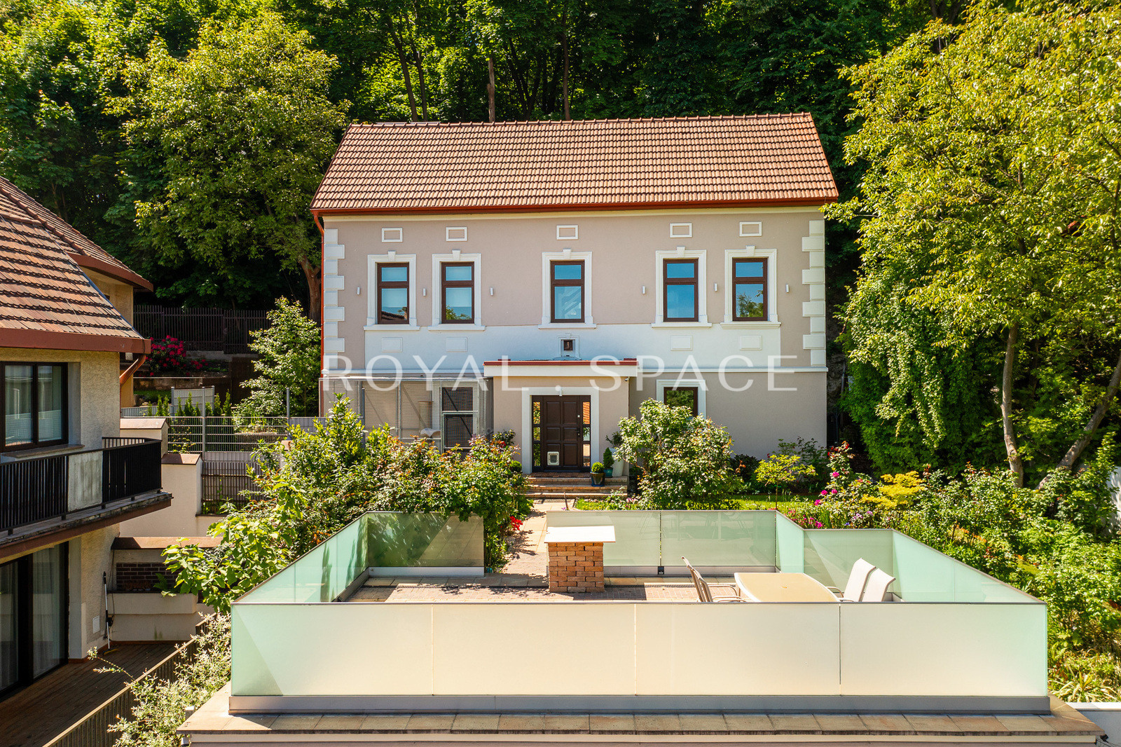 Townhouse-style villa in Salwator!