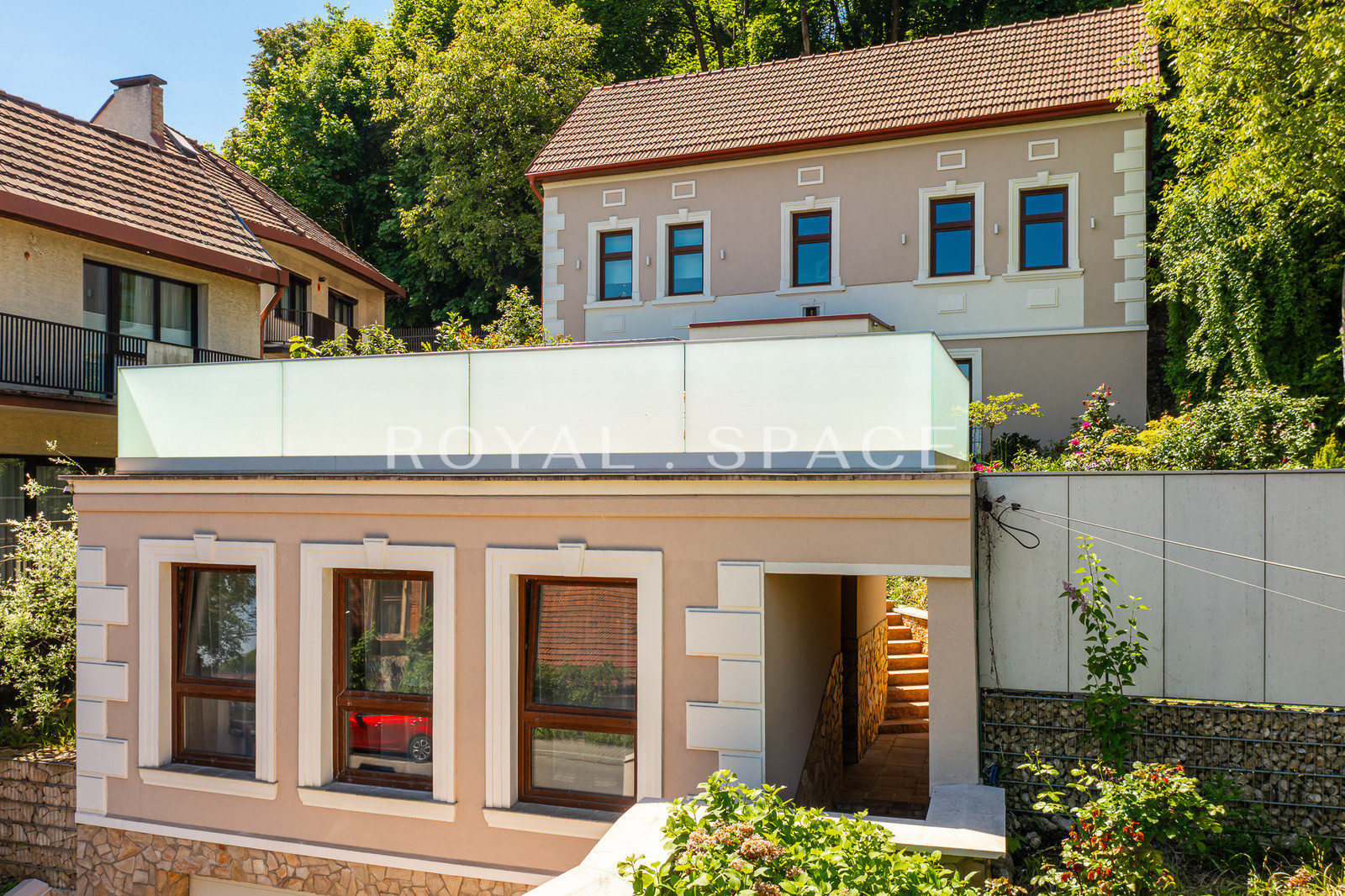 Townhouse-style villa in Salwator!