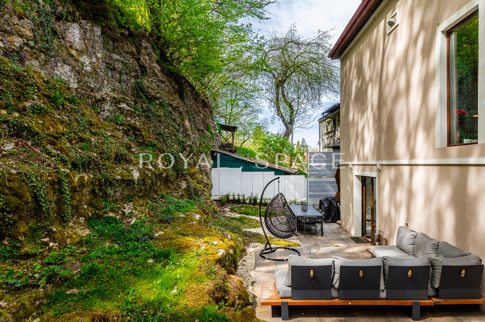 Townhouse-style villa in Salwator!