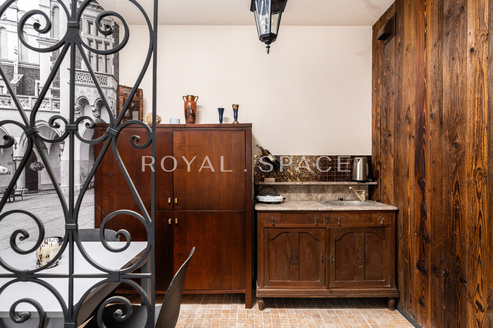 Townhouse-style villa in Salwator!