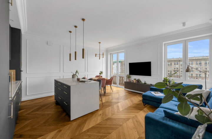 Перлина на Площі Конституції!