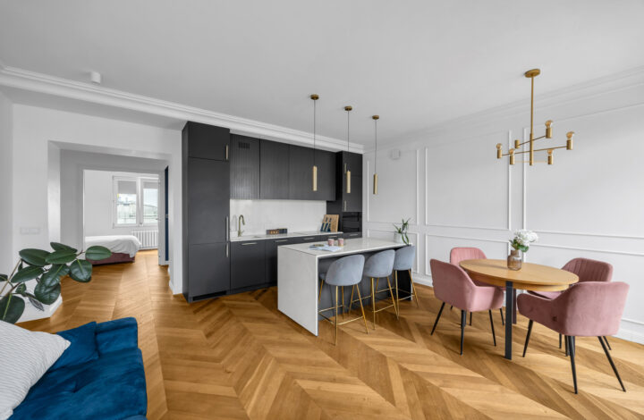 Перлина на Площі Конституції!