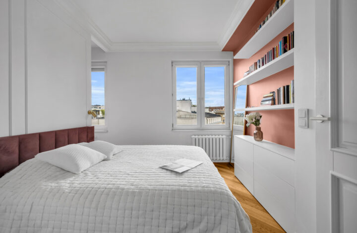 Перлина на Площі Конституції!