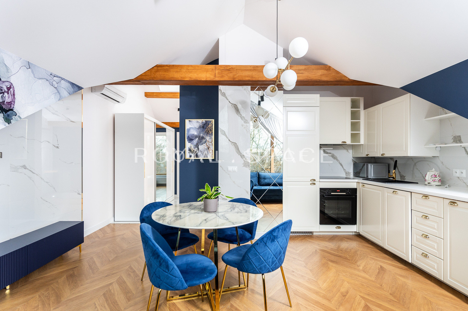Cozy, sunlit apartment for rent!