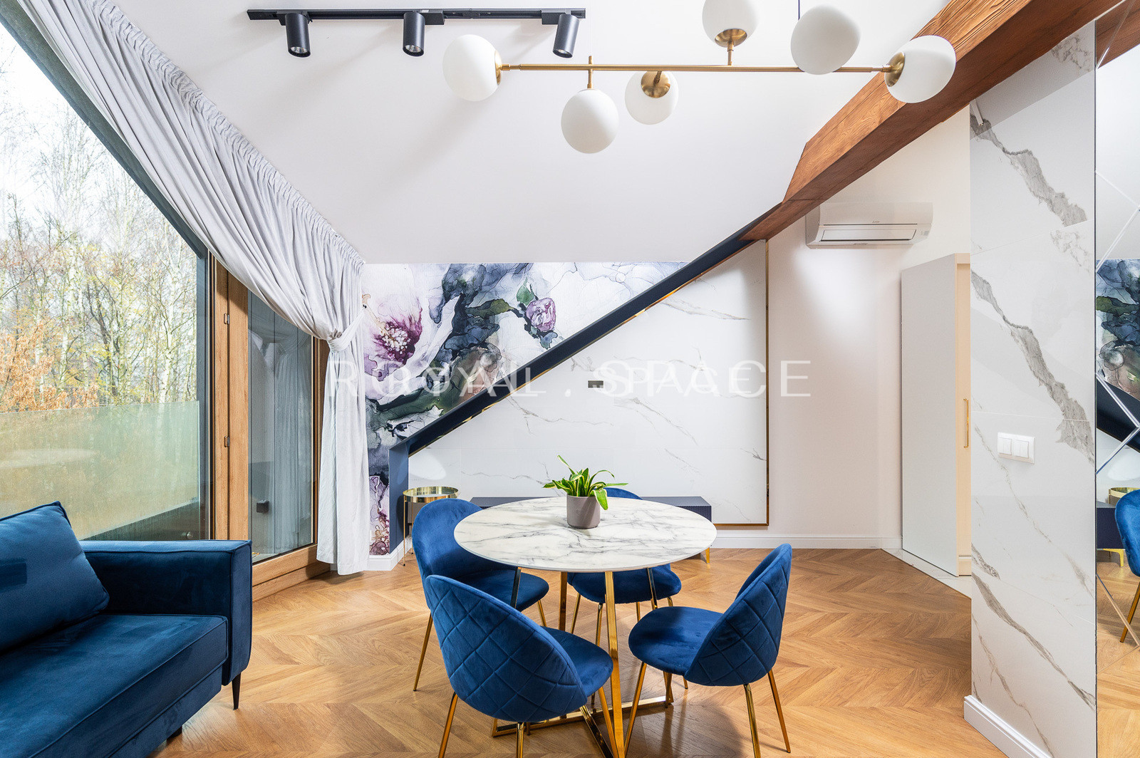 Cozy, sunlit apartment for rent!