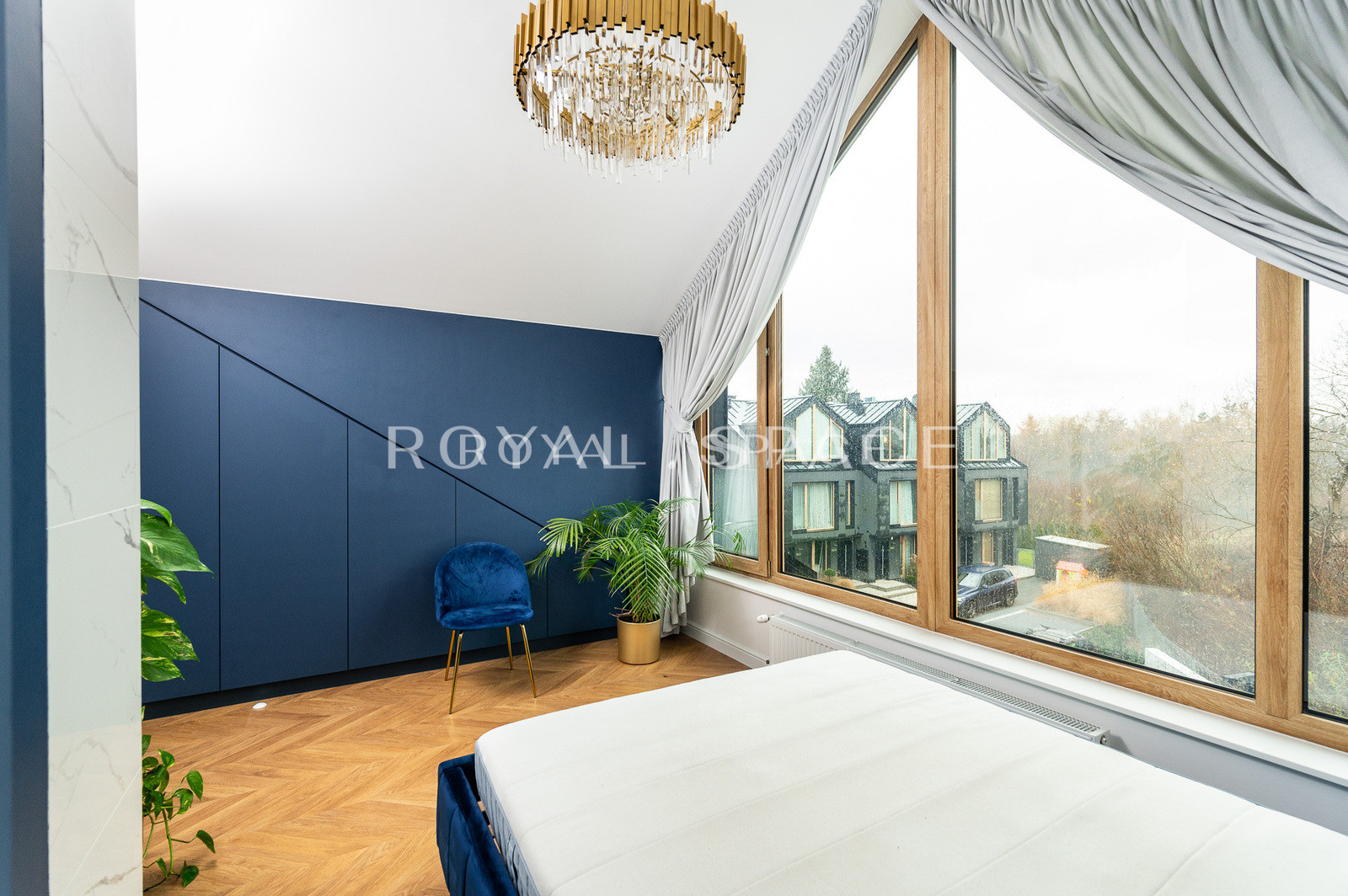 Cozy, sunlit apartment for rent!