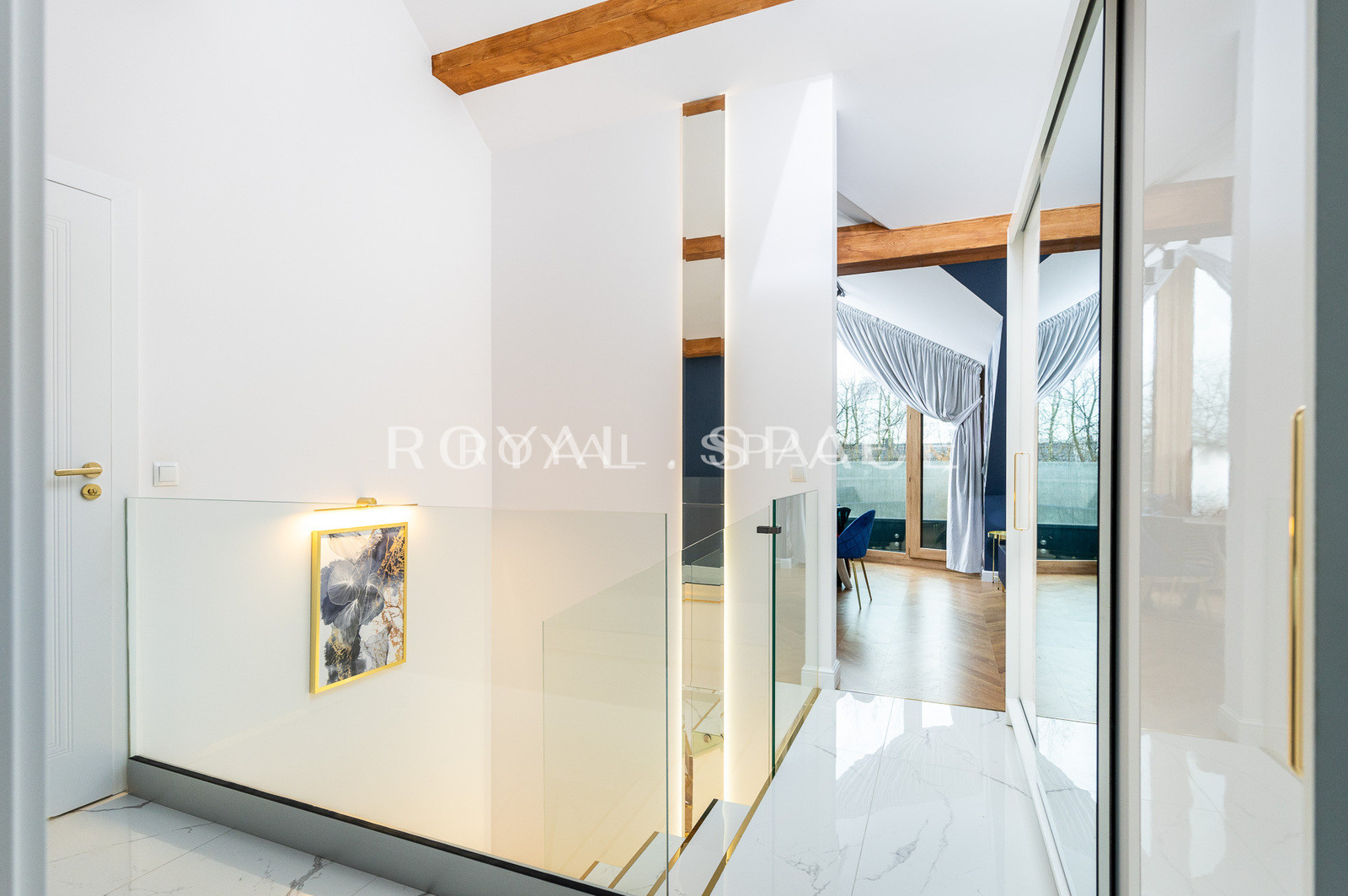 Cozy, sunlit apartment for rent!