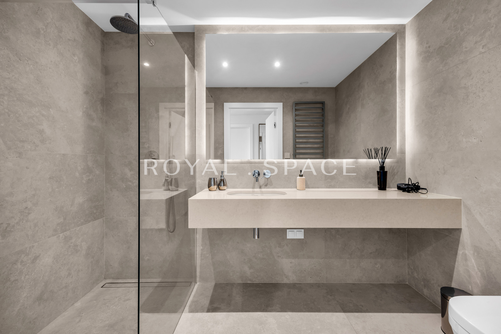 Апартаменти з зимовим садом на 20-му поверсі!