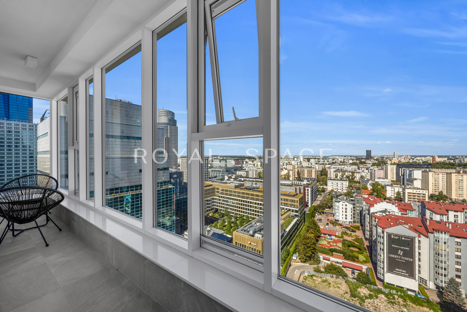 Апартаменти з зимовим садом на 20-му поверсі!