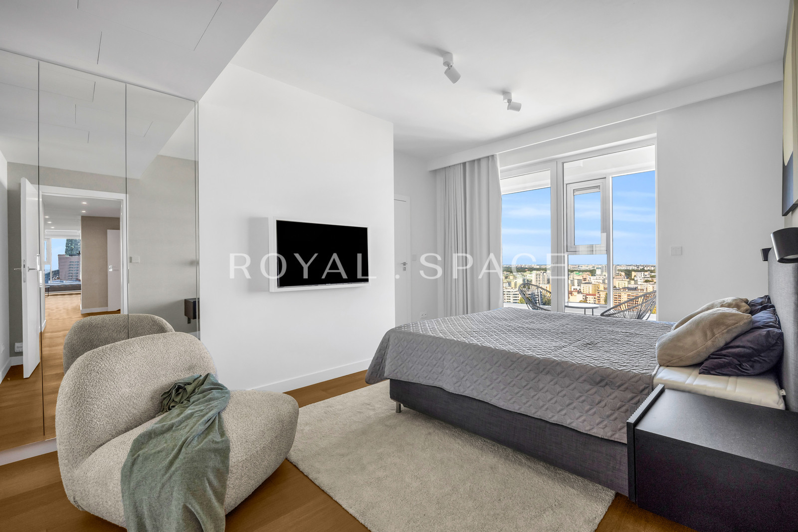 Апартаменти з зимовим садом на 20-му поверсі!